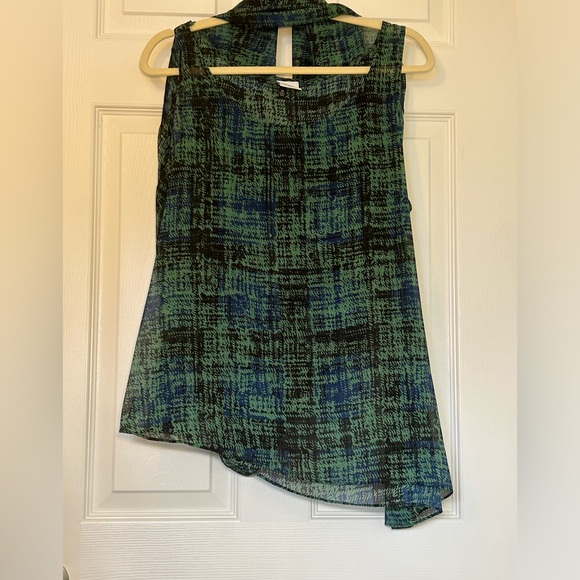 Cabi layered navy and green blouse with Cami underneath - Picture 2 of 5